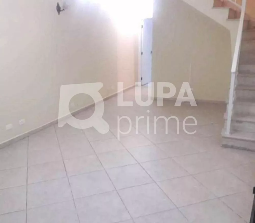 Casa à venda com 3 quartos, 219m² - Foto 1