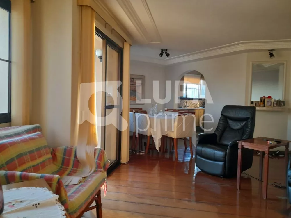 Apartamento à venda com 3 quartos, 107m² - Foto 2