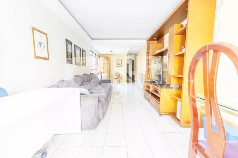 Casa à venda com 5 quartos, 250m² - Foto 4