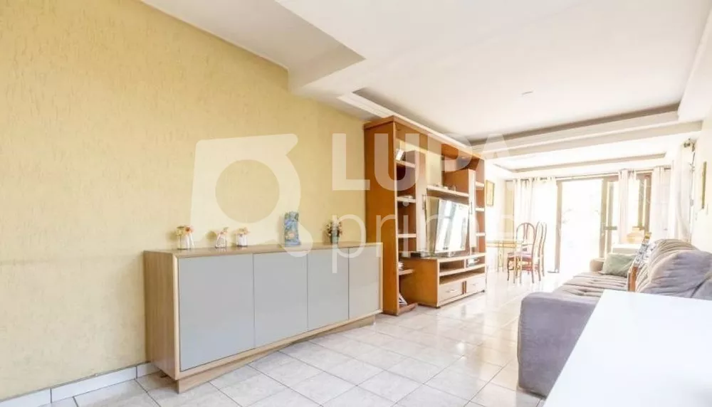 Casa à venda com 5 quartos, 250m² - Foto 3