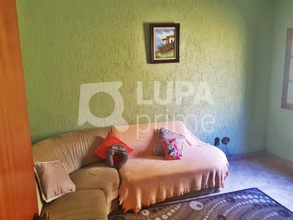 Casa à venda com 3 quartos, 220m² - Foto 2