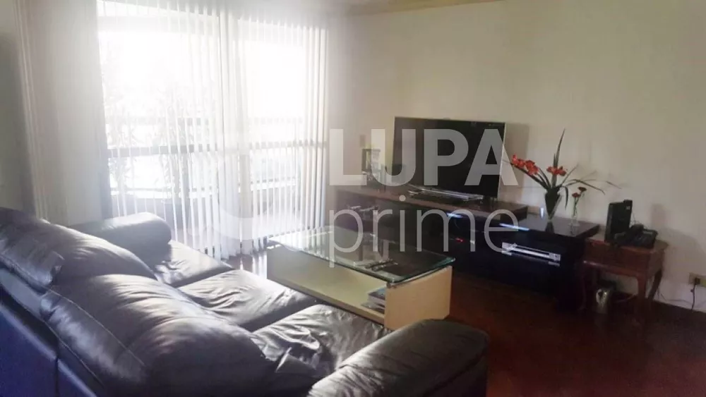 Apartamento à venda com 4 quartos, 210m² - Foto 1