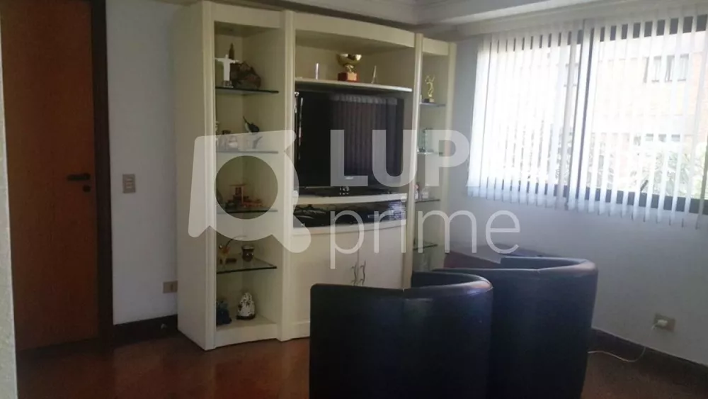 Apartamento à venda com 4 quartos, 210m² - Foto 2