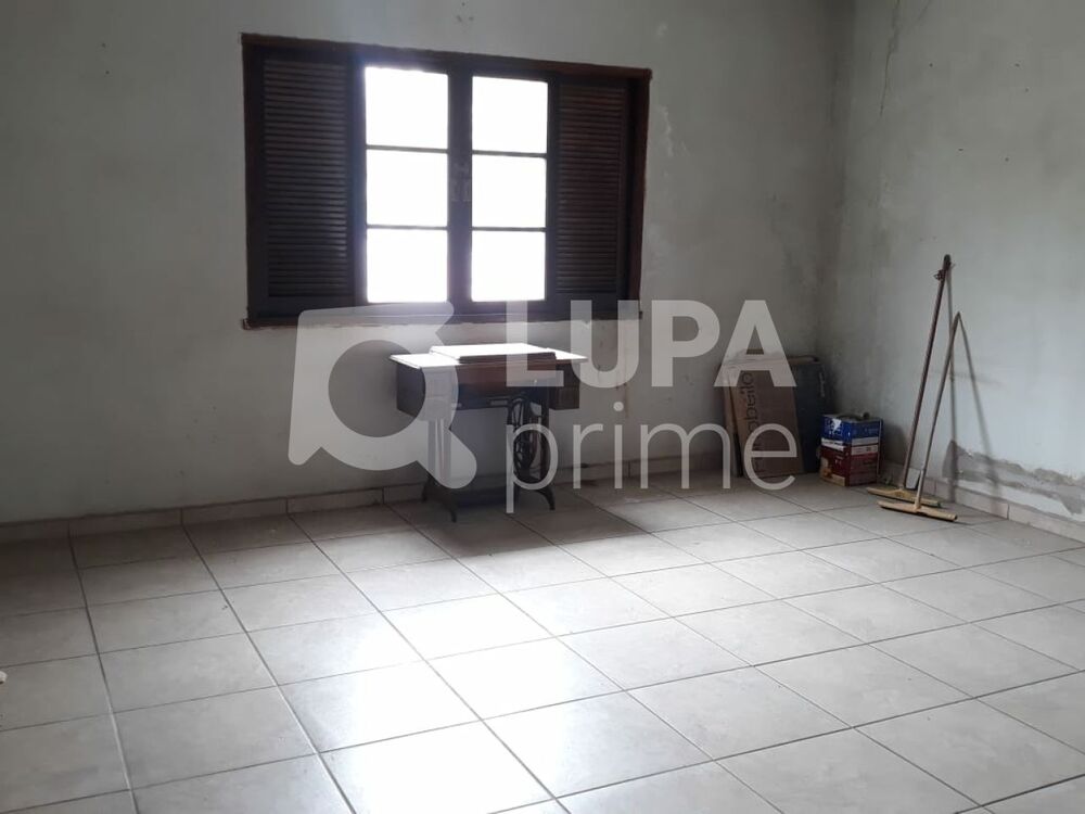 Casa à venda com 4 quartos, 100m² - Foto 1
