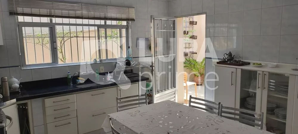 Casa à venda com 2 quartos, 130m² - Foto 1