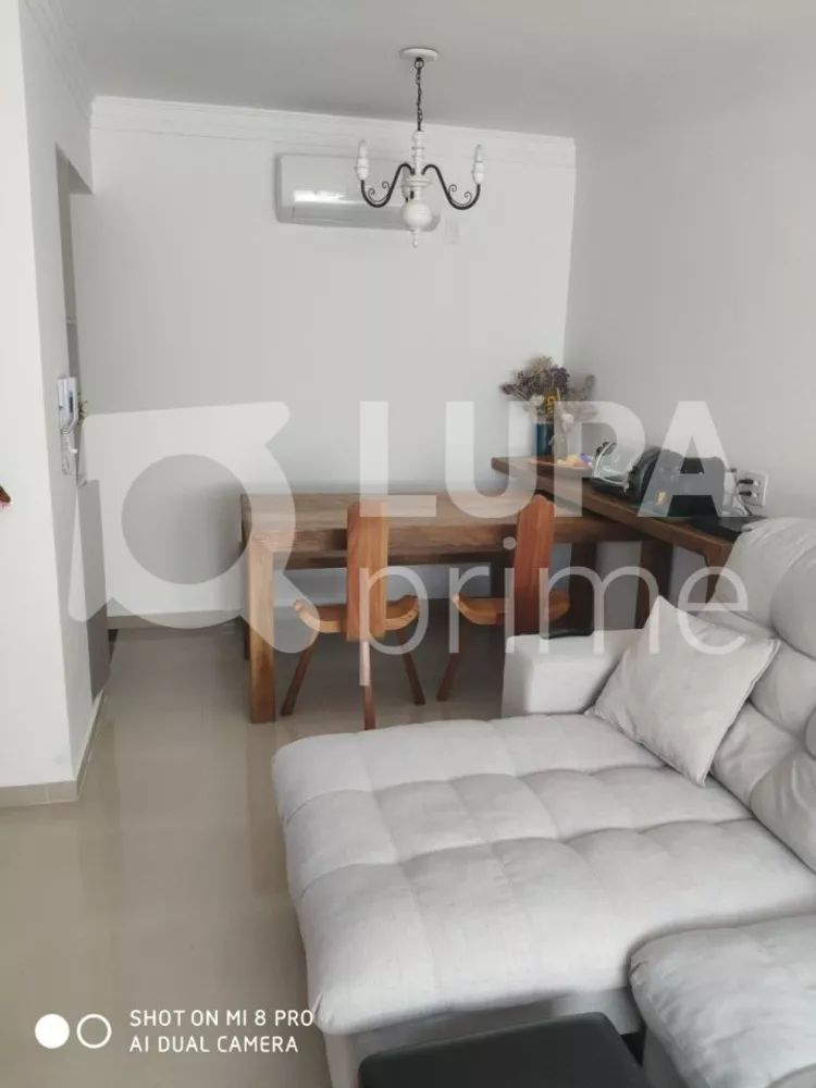 Casa à venda com 2 quartos, 60m² - Foto 1