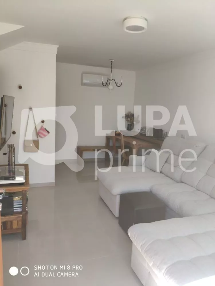 Casa à venda com 2 quartos, 60m² - Foto 2