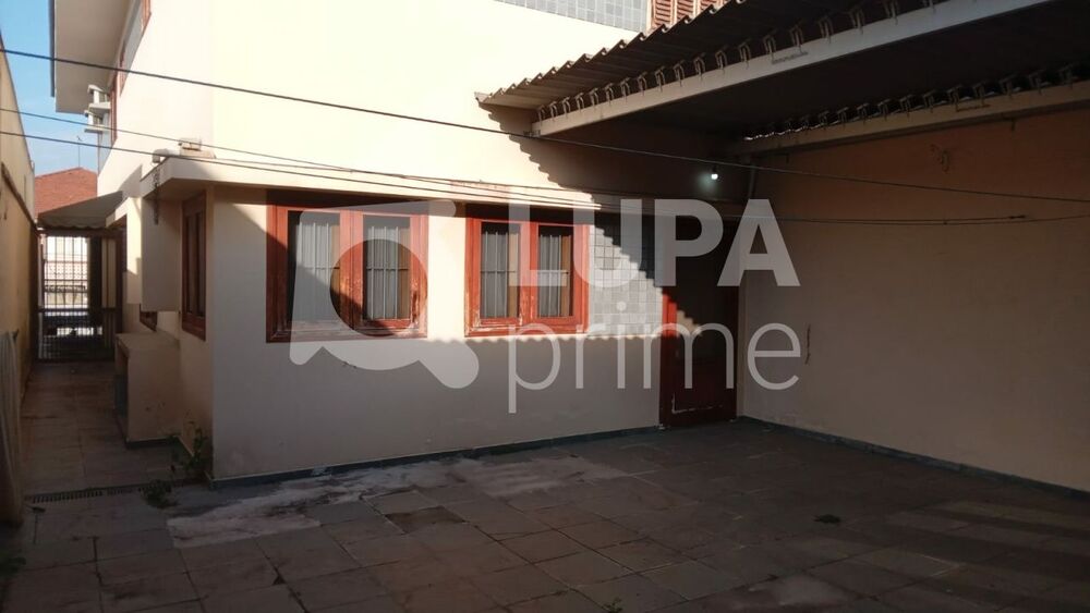 Casa para alugar com 3 quartos, 231m² - Foto 1
