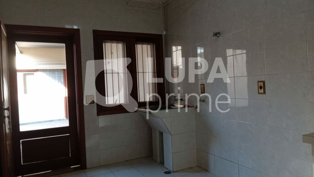 Casa para alugar com 3 quartos, 231m² - Foto 9