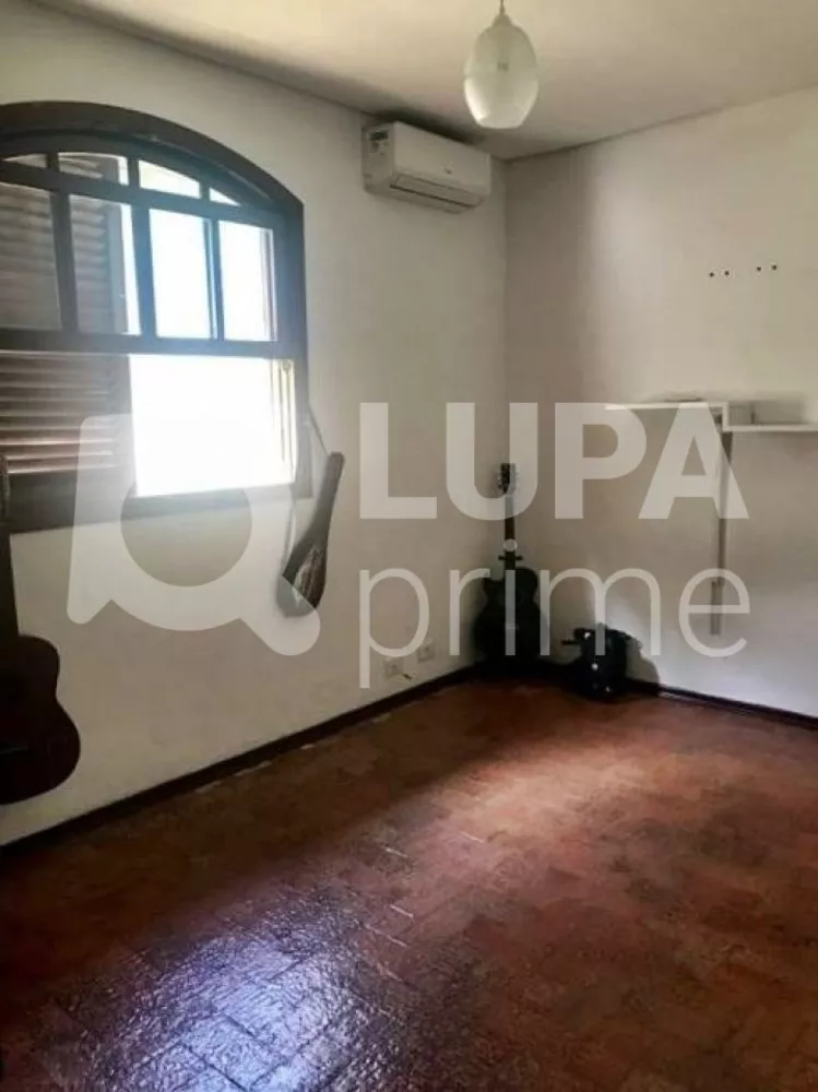 Casa à venda com 3 quartos, 330m² - Foto 7