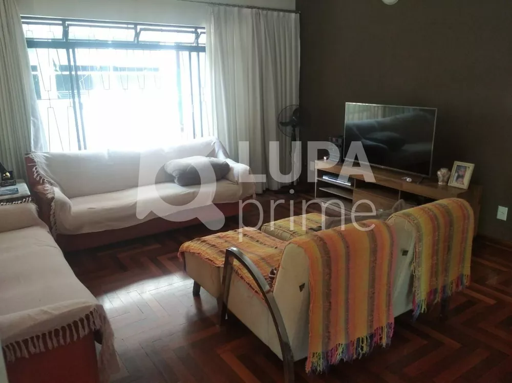 Casa à venda com 3 quartos, 340m² - Foto 3