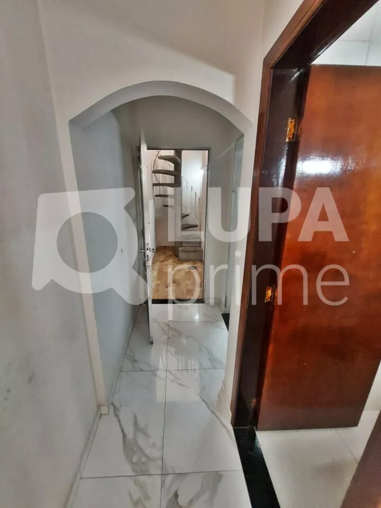 Casa à venda com 3 quartos, 269m² - Foto 4