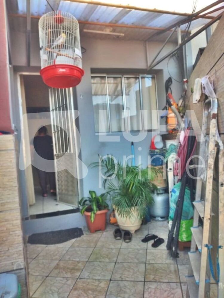Casa à venda com 2 quartos, 74m² - Foto 4