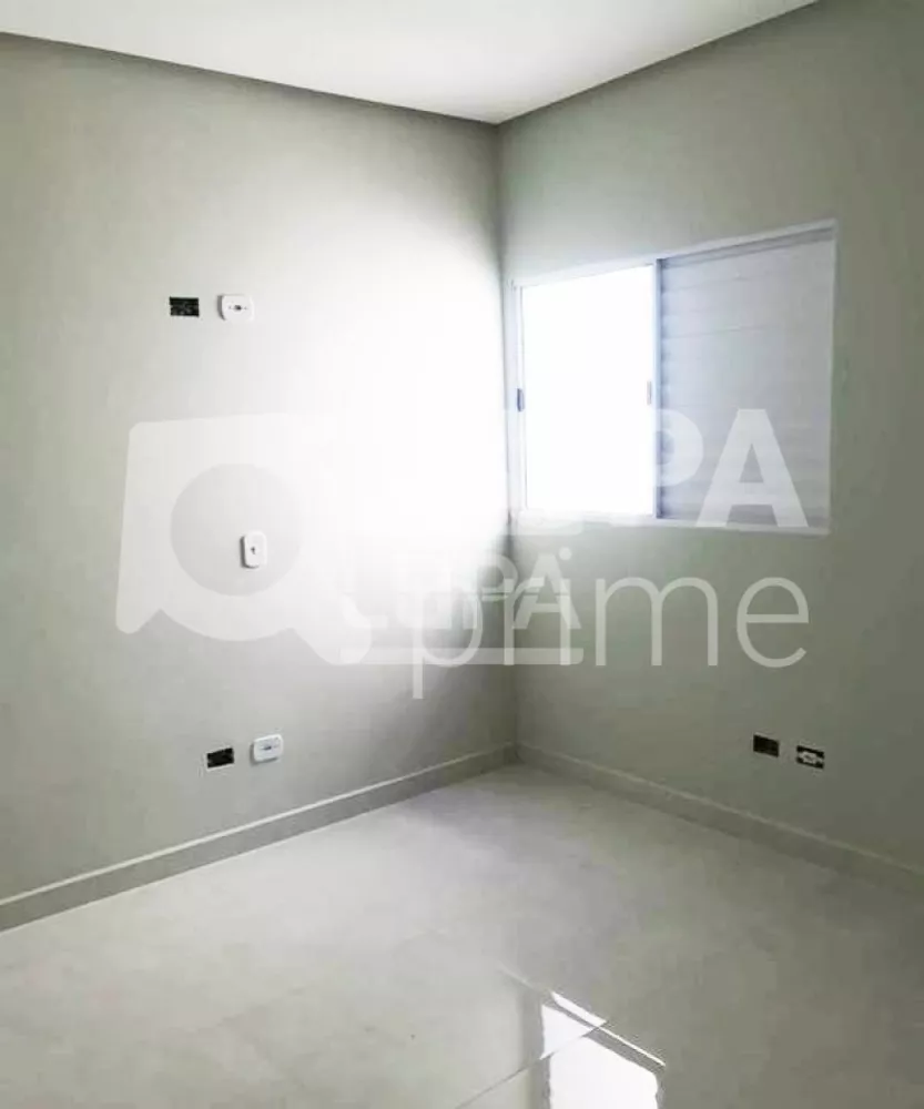 Casa à venda com 3 quartos, 80m² - Foto 2