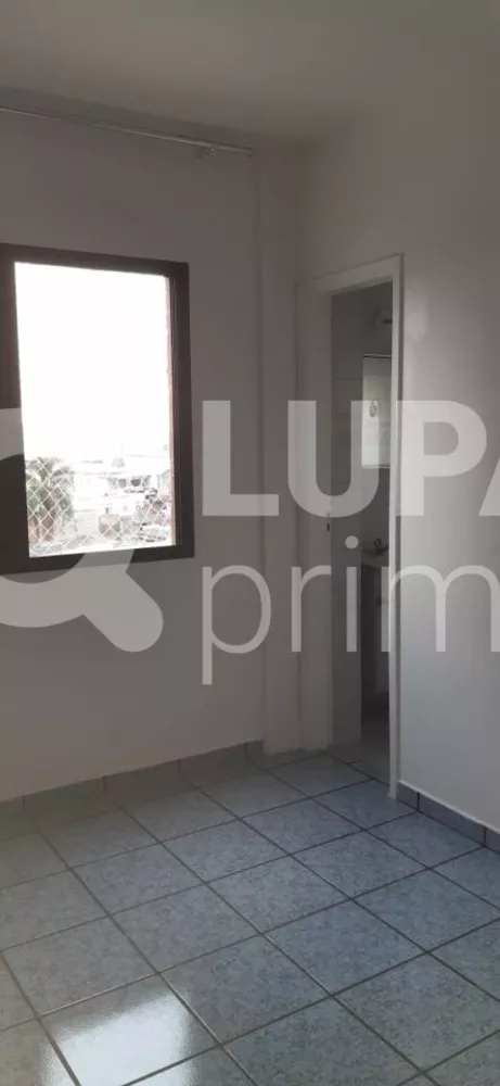 Apartamento à venda com 3 quartos, 80m² - Foto 2