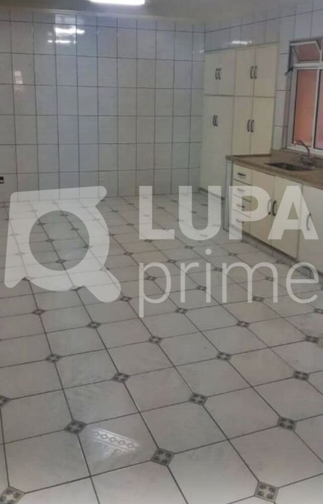 Casa à venda com 6 quartos, 230m² - Foto 2