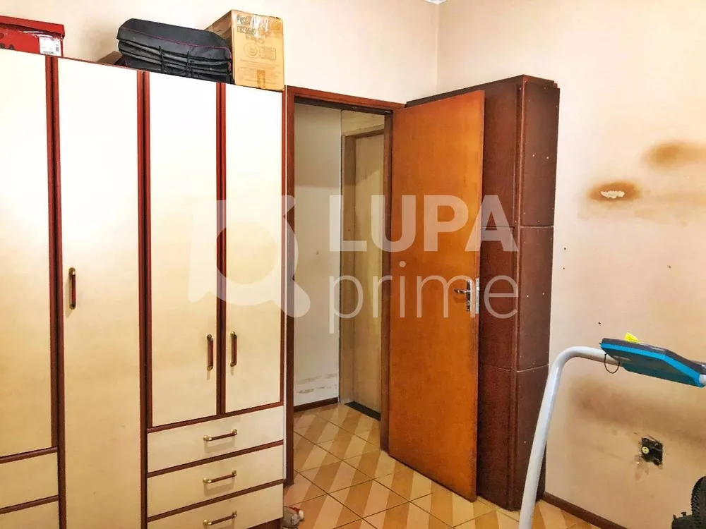 Casa à venda com 5 quartos, 240m² - Foto 8