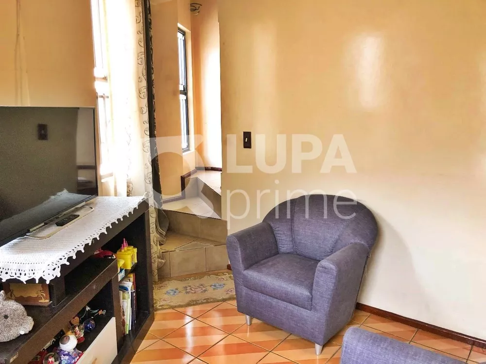 Casa à venda com 5 quartos, 240m² - Foto 2