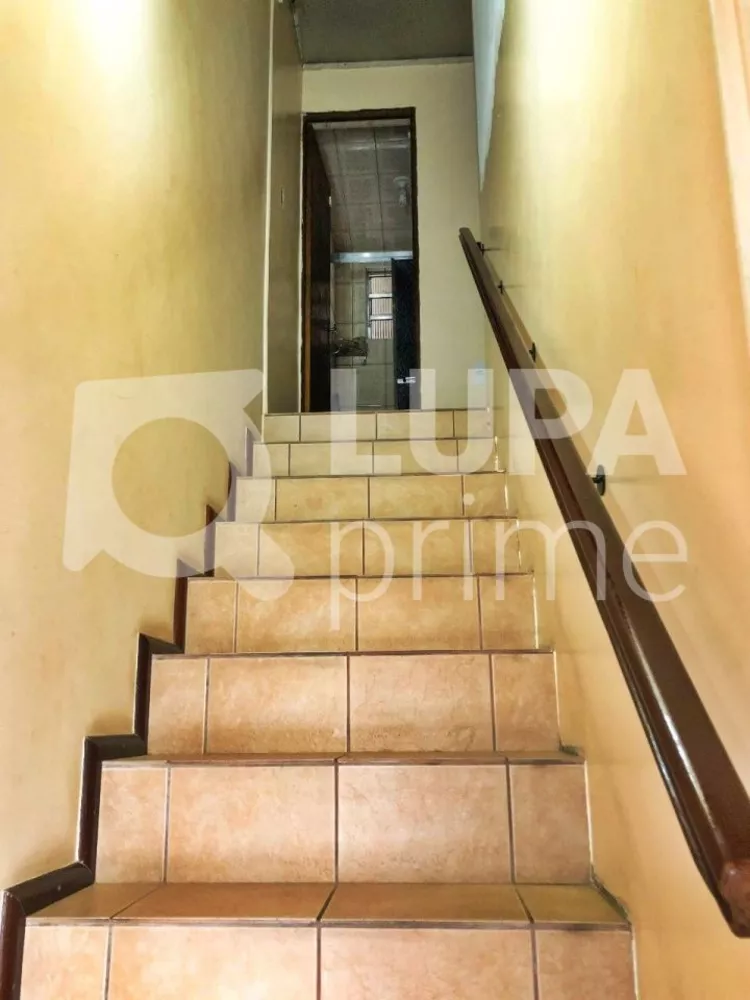 Casa à venda com 5 quartos, 240m² - Foto 3