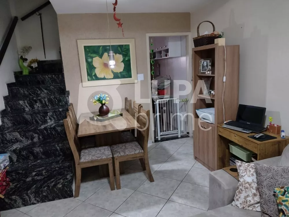 Casa à venda com 3 quartos, 89m² - Foto 1