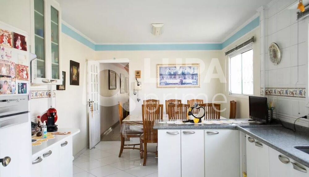 Casa, 3 quartos, 228 m² - Foto 1