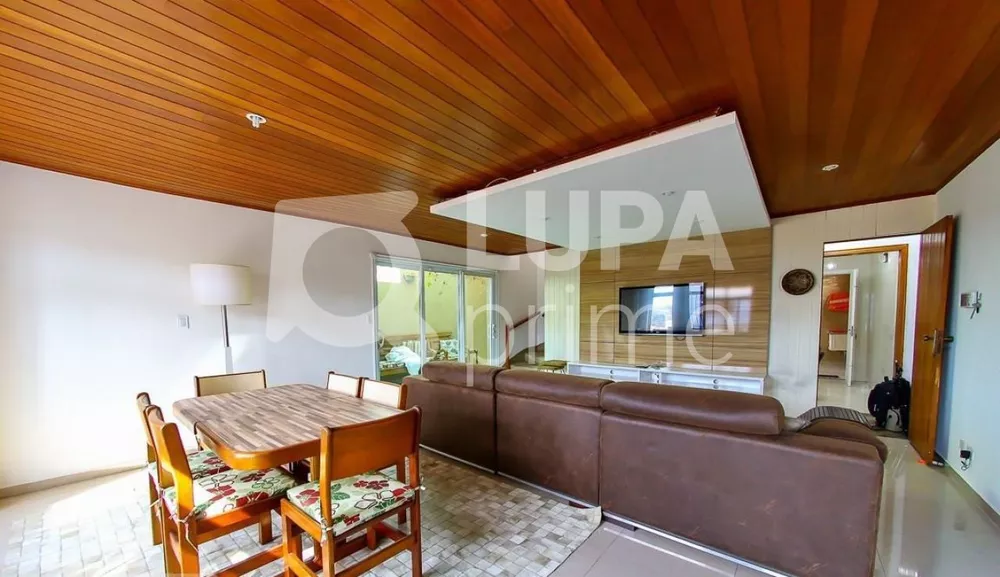 Casa à venda com 3 quartos, 207m² - Foto 4