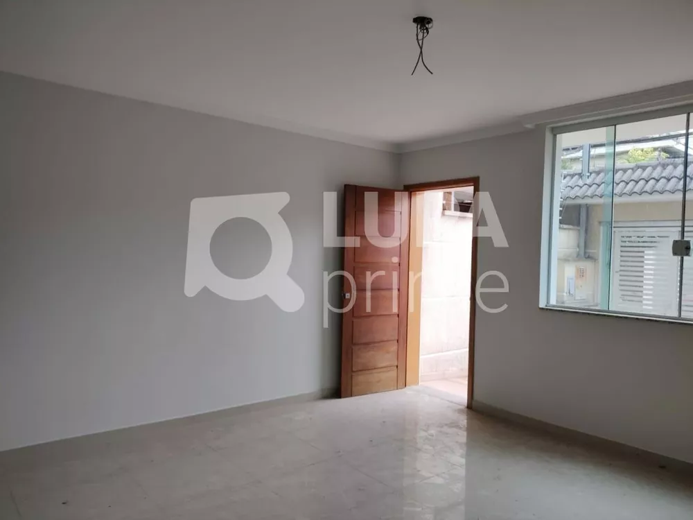 Casa à venda com 3 quartos, 150m² - Foto 2