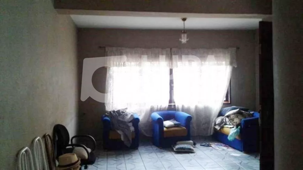 Casa à venda com 3 quartos, 180m² - Foto 1