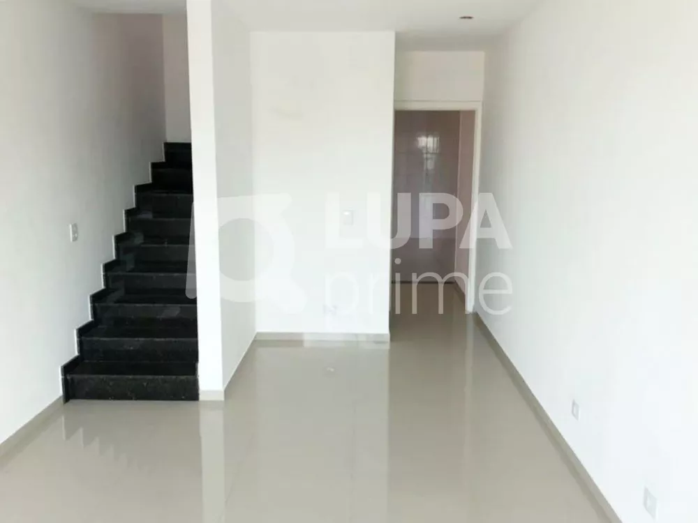 Casa à venda com 3 quartos, 120m² - Foto 2