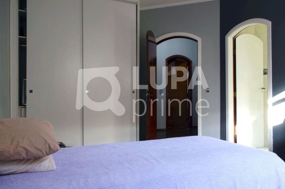 Casa à venda com 3 quartos, 210m² - Foto 4