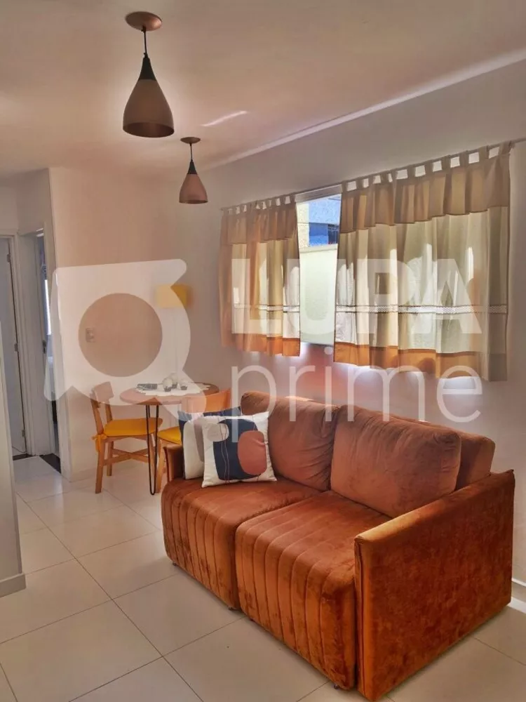 Apartamento à venda com 2 quartos, 42m² - Foto 2