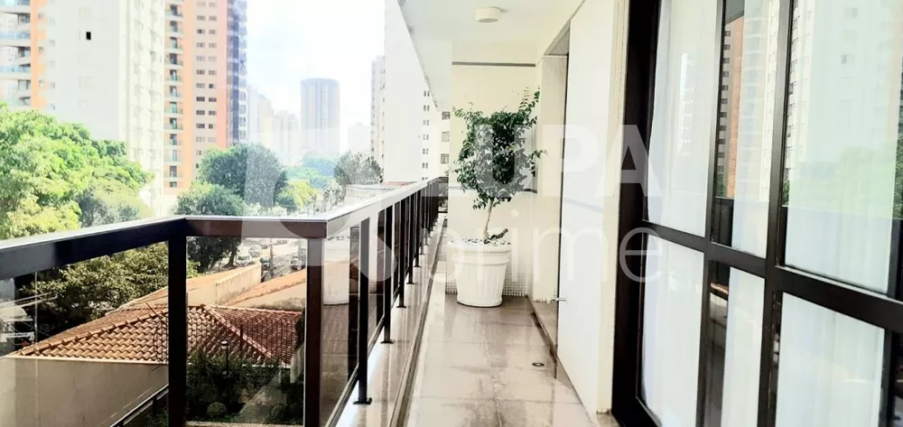 Apartamento à venda com 4 quartos, 211m² - Foto 4