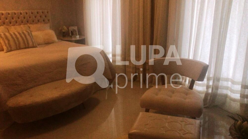 Casa à venda com 4 quartos, 350m² - Foto 1