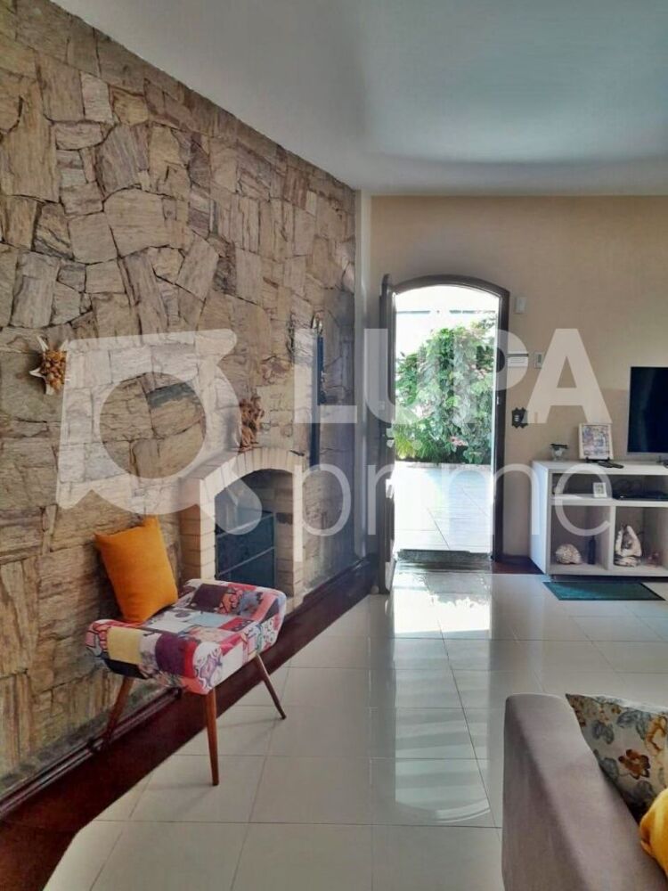 Casa, 3 quartos, 202 m² - Foto 1