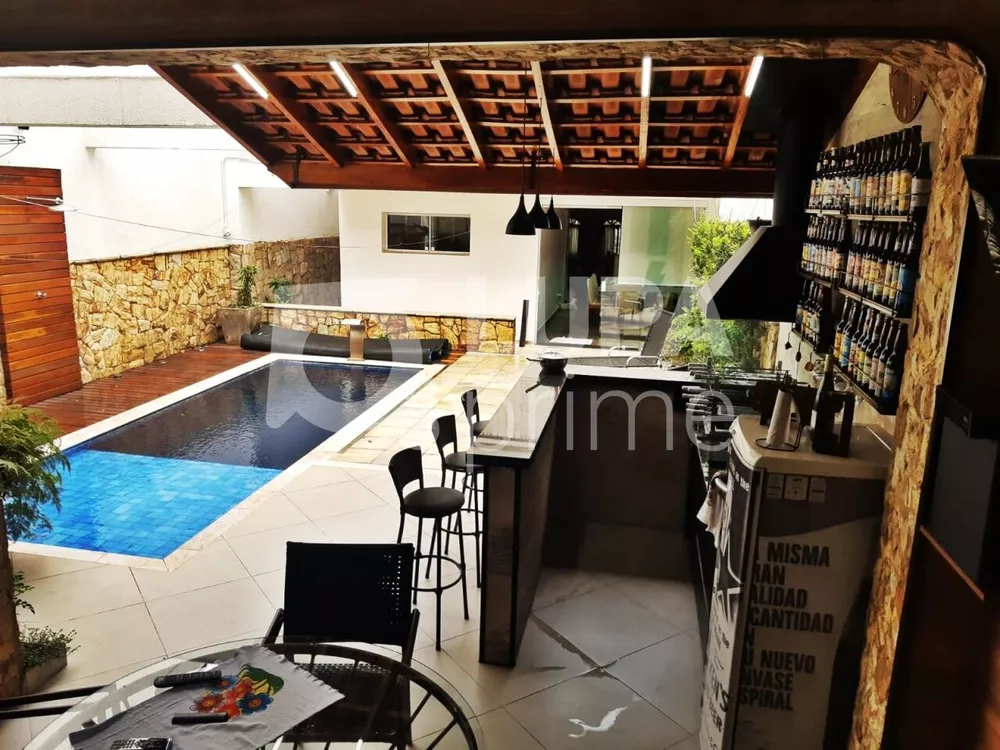 Casa, 4 quartos, 340 m² - Foto 1