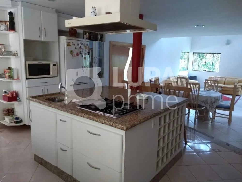 Casa, 3 quartos, 237 m² - Foto 1