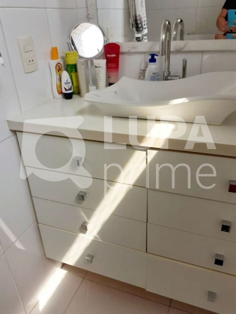 Apartamento à venda com 3 quartos, 160m² - Foto 1