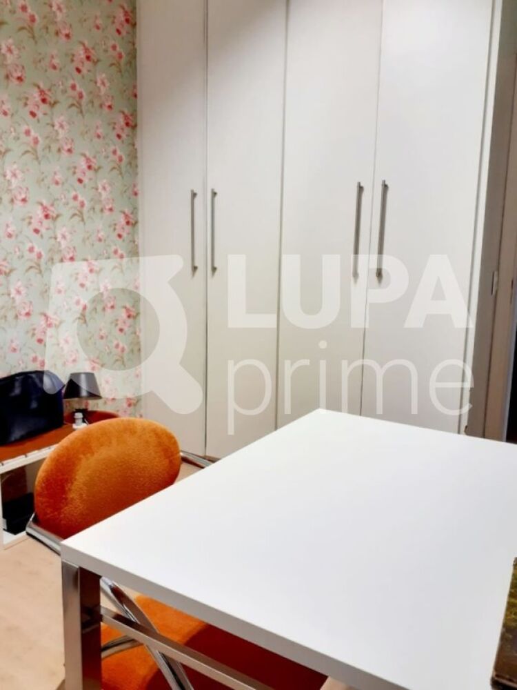 Apartamento à venda com 3 quartos, 160m² - Foto 2