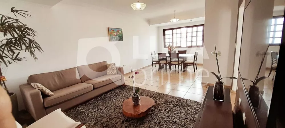 Casa à venda com 3 quartos, 192m² - Foto 2