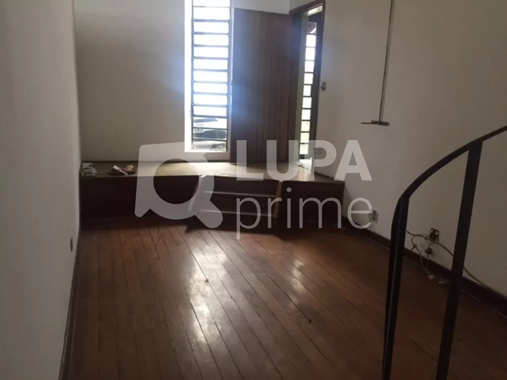 Casa à venda com 3 quartos, 210m² - Foto 2