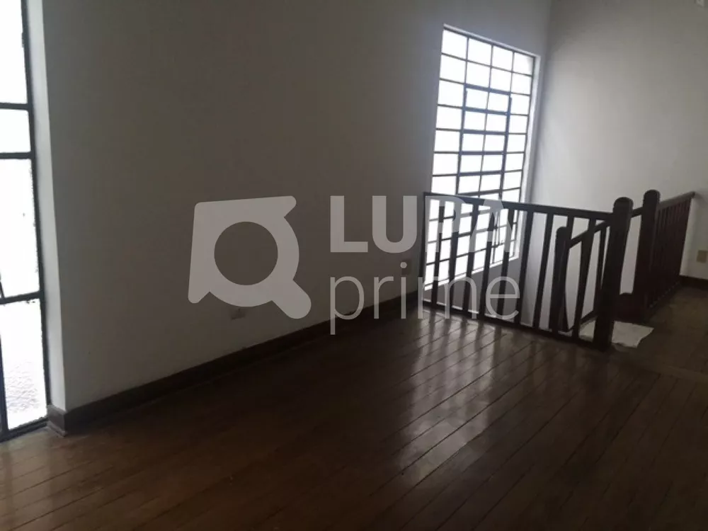 Casa à venda com 3 quartos, 210m² - Foto 1