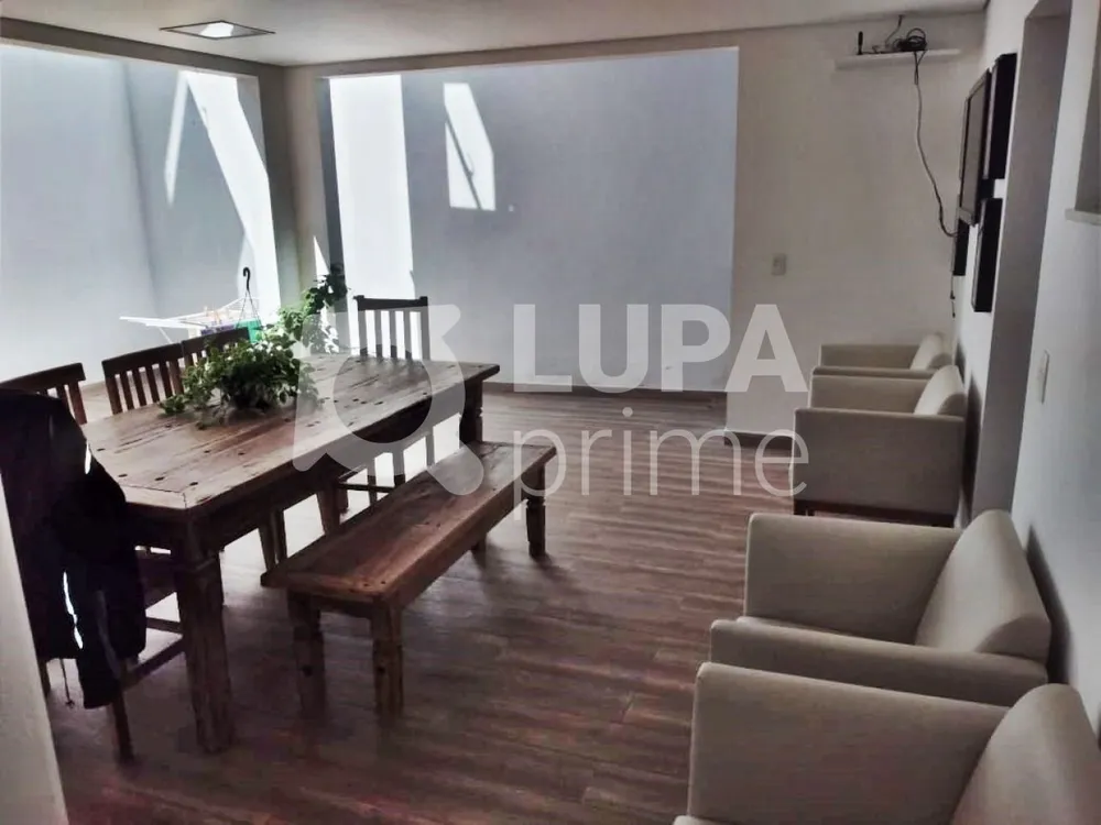 Casa, 3 quartos, 238 m² - Foto 1
