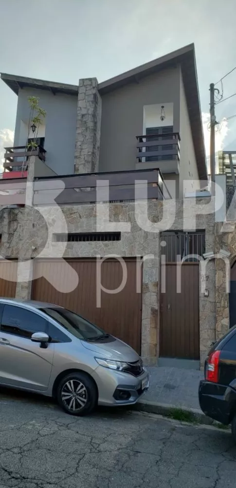 Casa à venda com 3 quartos, 200m² - Foto 1