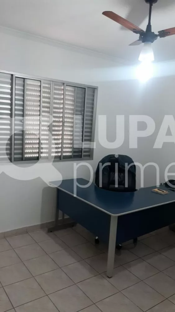 Casa à venda com 4 quartos, 189m² - Foto 2