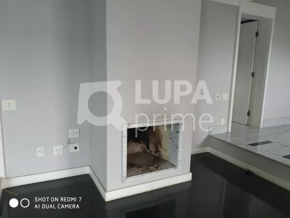 Apartamento à venda com 3 quartos, 300m² - Foto 2