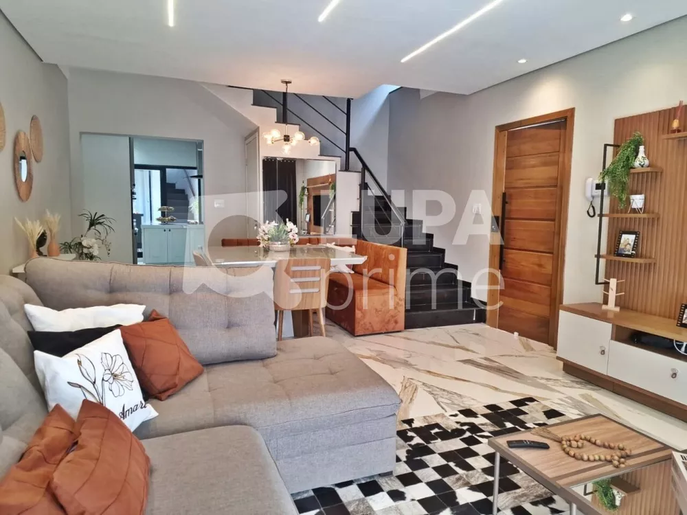 Casa à venda com 3 quartos, 179m² - Foto 1