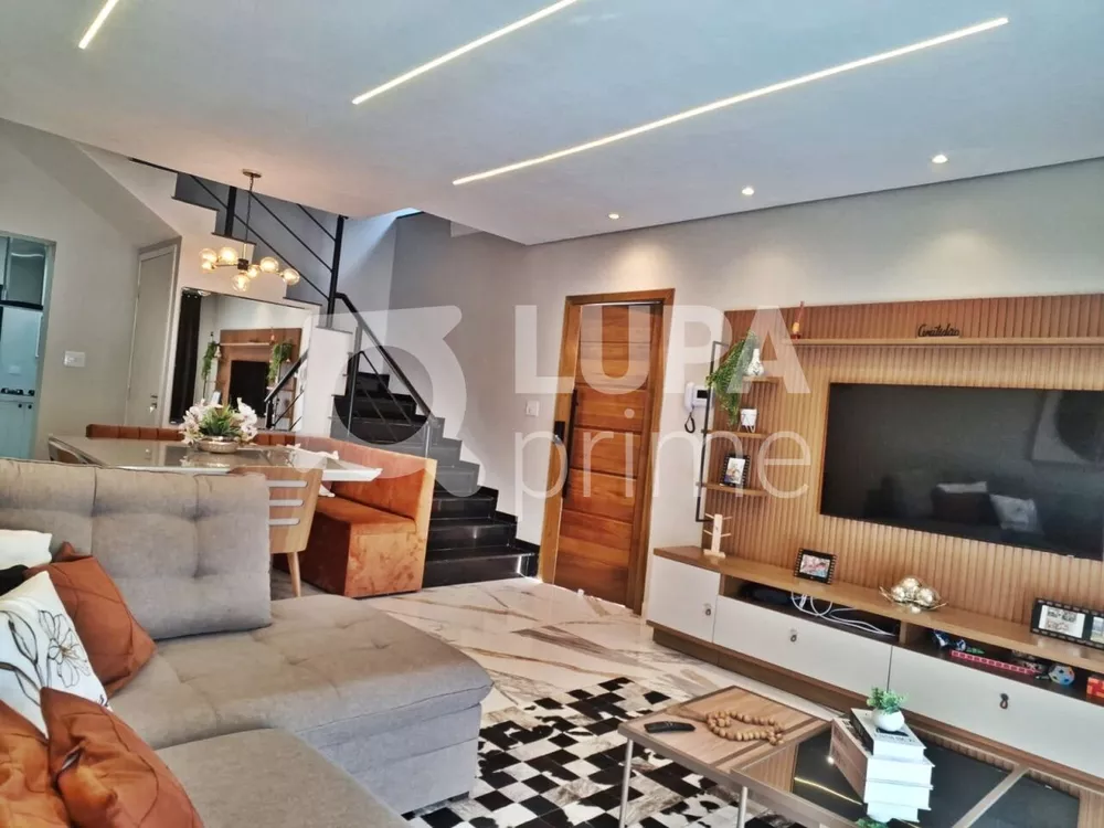 Casa à venda com 3 quartos, 179m² - Foto 2