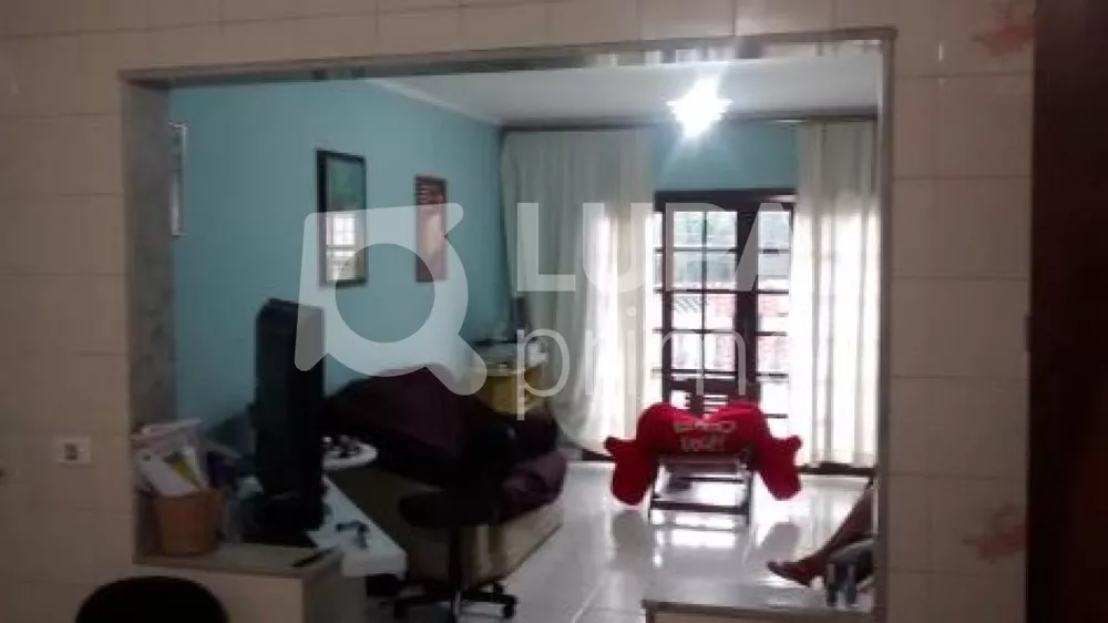 Casa à venda com 4 quartos, 230m² - Foto 1