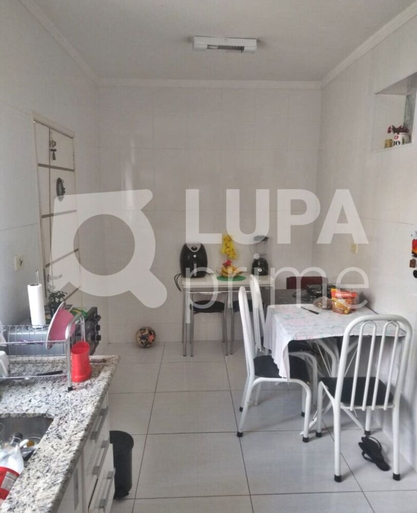 Casa à venda com 3 quartos, 100m² - Foto 4