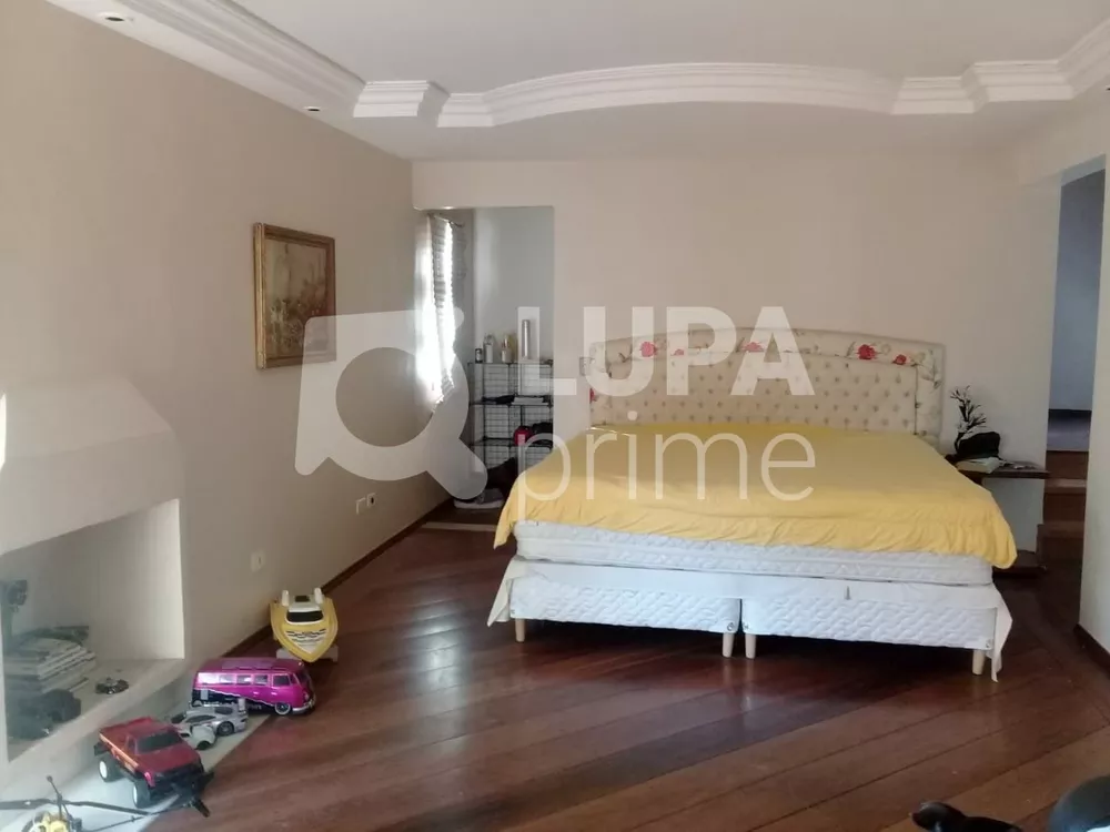 Casa à venda com 3 quartos, 700m² - Foto 4